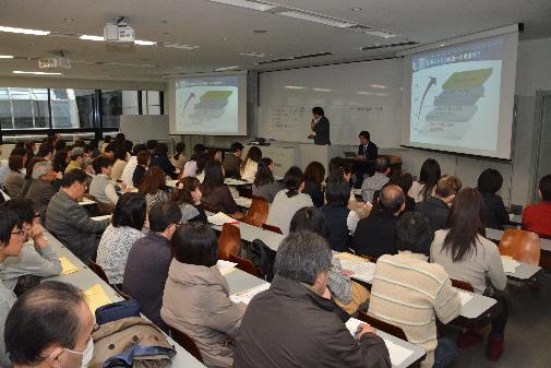 学科系列別懇談会の様子１